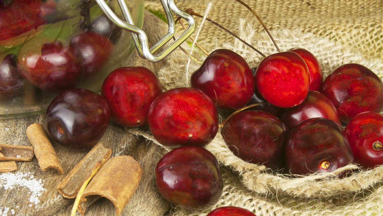 Lúgosít, ránctalanít és fogyaszt: ezért egyen cseresznyét!